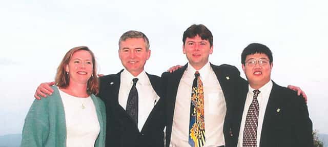 Photo of 2001 graduates